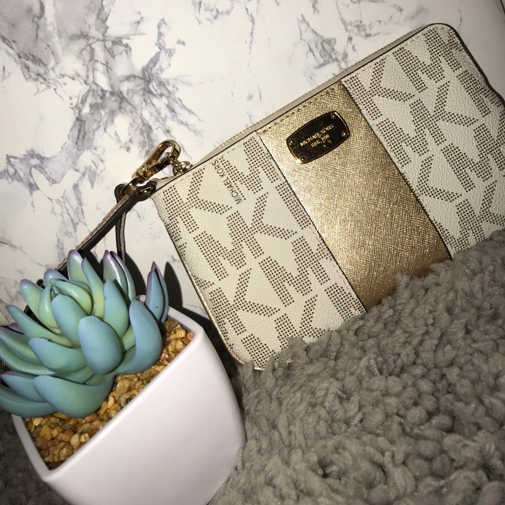 michael kors wristlet/wallet