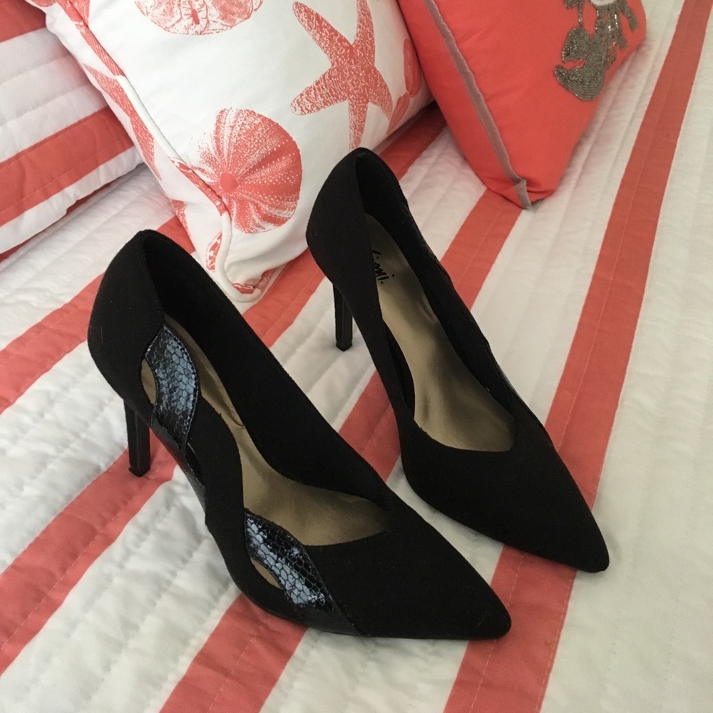 Ladies black dress shoes