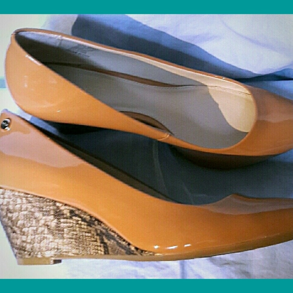 Calvin Klein natural patent wedge 7m