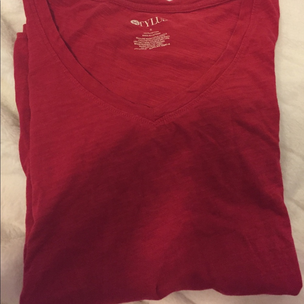 Red tshirt - Picture 2 of 2