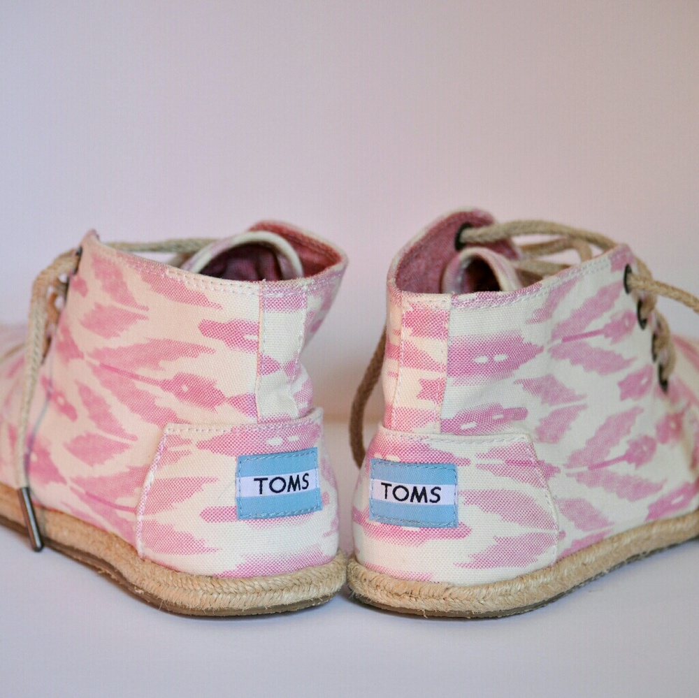 Toms