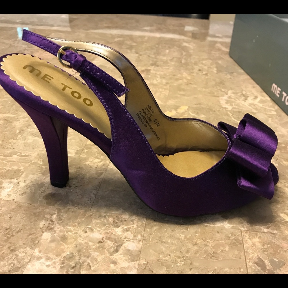 Me Too Jeanette Satin Violet heels size 9.5