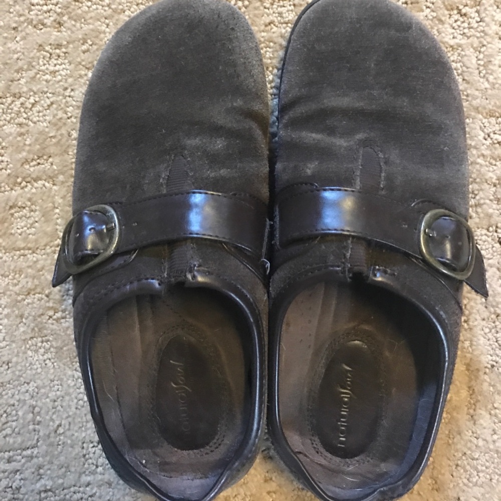 Brown clogs!!! EUC