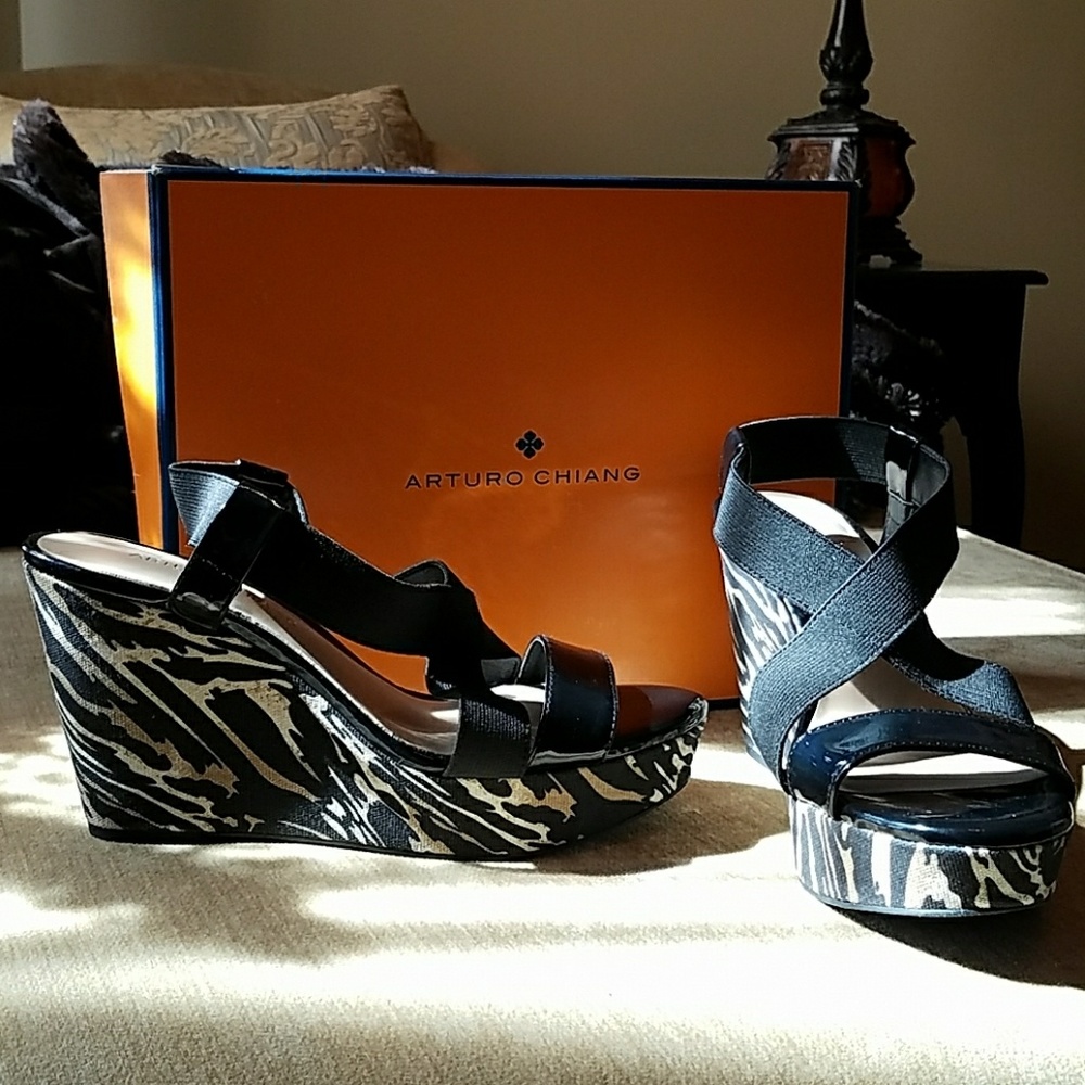 Arturo Chiang Elastic/Patent Sandals NIB