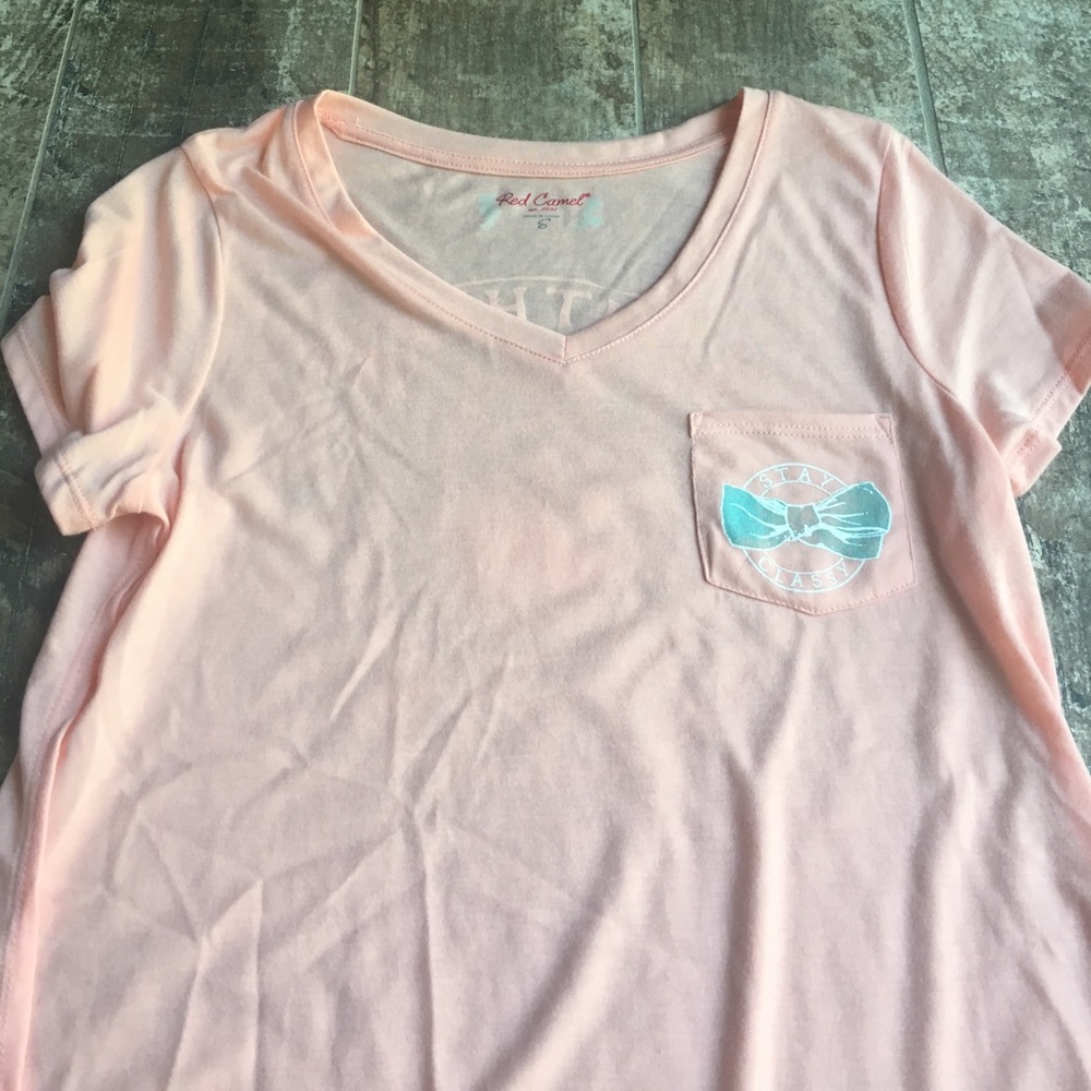 Super cute and super soft, high/low tee. Size S