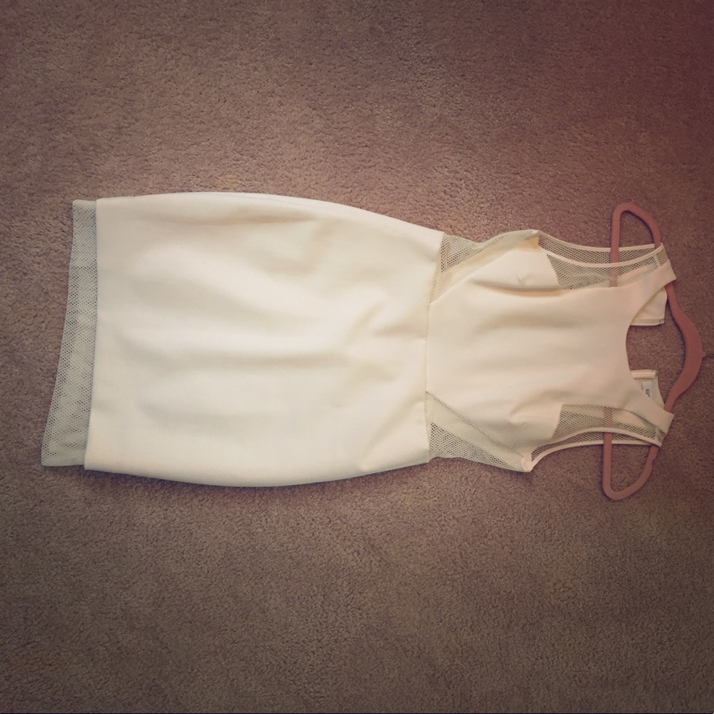 Elizabeth & James white dress. Size 2