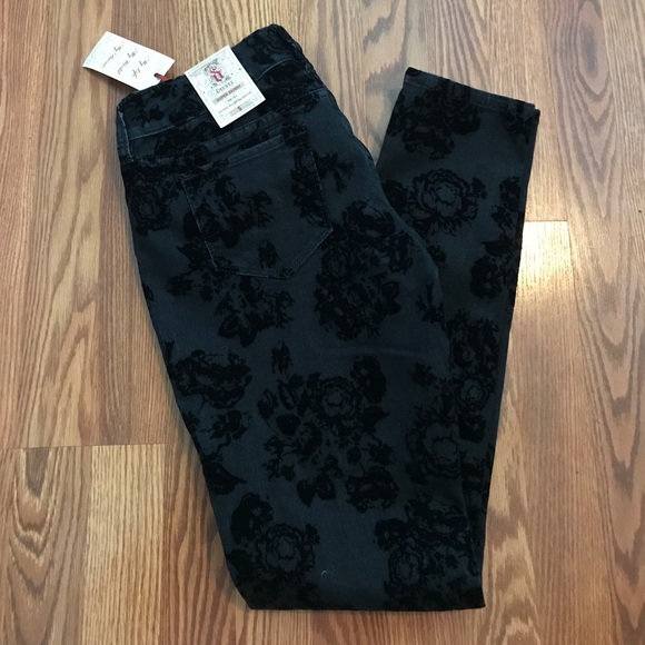 Decree Denim - Decree NWT❗️Super Skinny Black Brocade Jeans