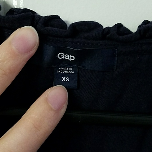 GAP ruffle neckline tank top - Picture 3 of 3