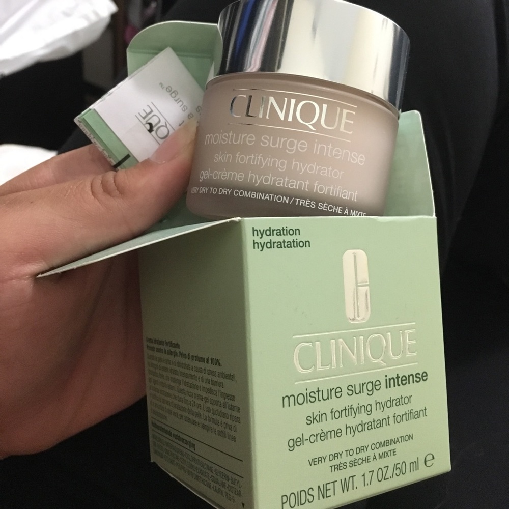 Brand New !!!Clinique Moisture Surge Intense
