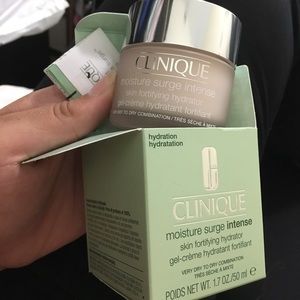 Brand New !!!Clinique Moisture Surge Intense