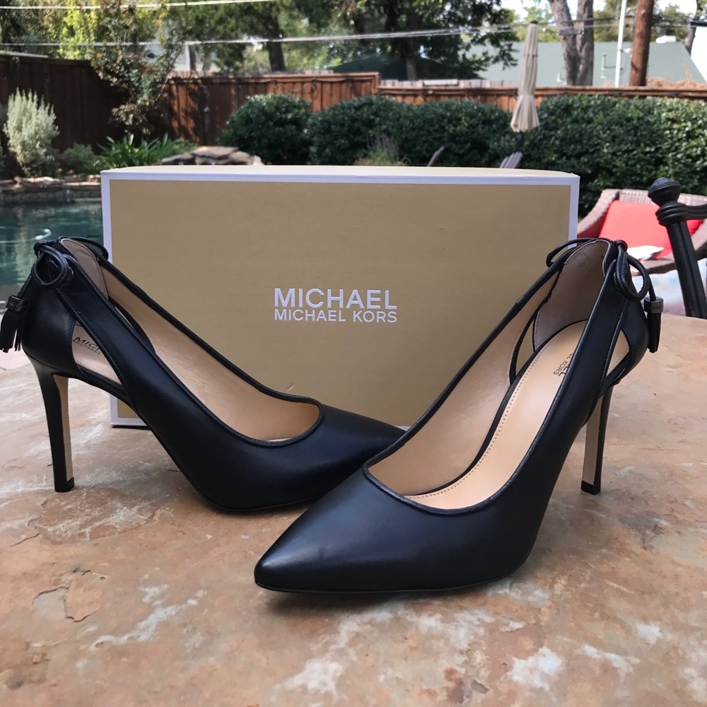 NIB never worn Michael Michael Kors Jennings Pumps