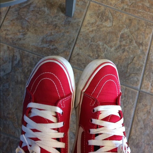 Red vans - Picture 3 of 5