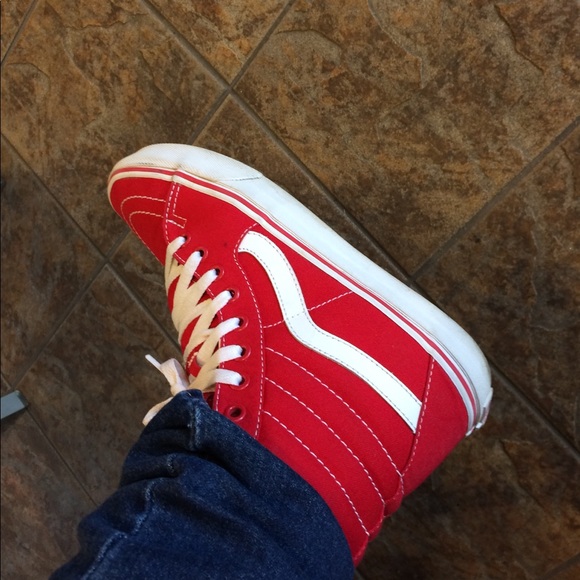 Red vans - Picture 2 of 5