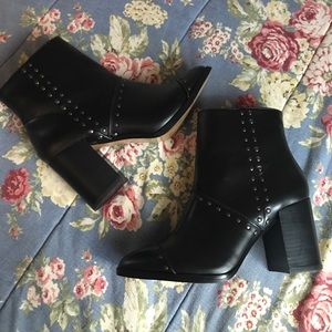 REPORT Black Ankle Booties