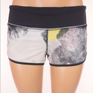 lululemon Speed shorts in citron/grey tie dye