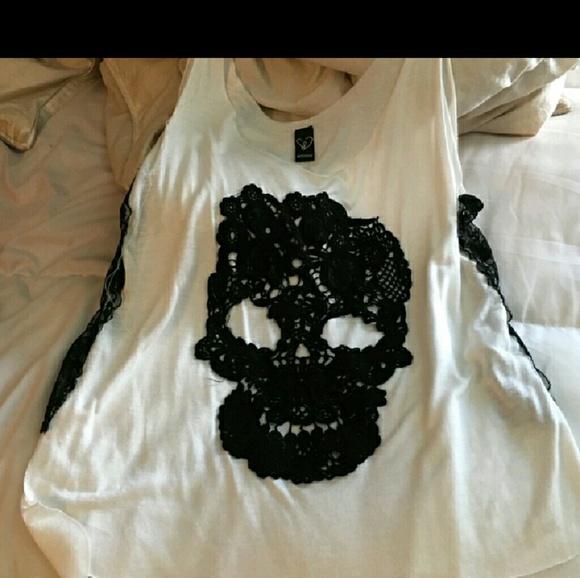 Tops - Adorable skull skirt