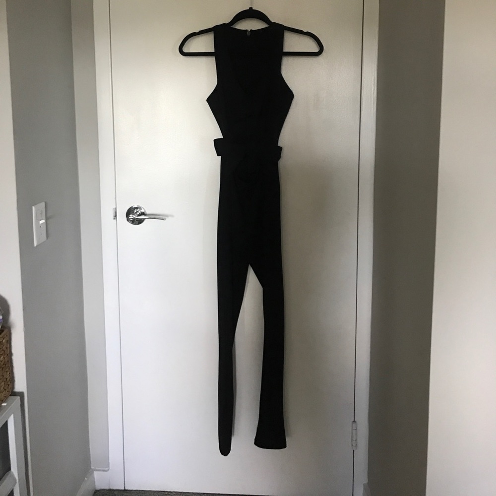 Black Front-tie Jumper - Picture 2 of 3