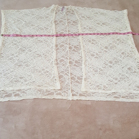 Off White/Cream Lace Duster/ Cardigan. Size Large. - Picture 6 of 8