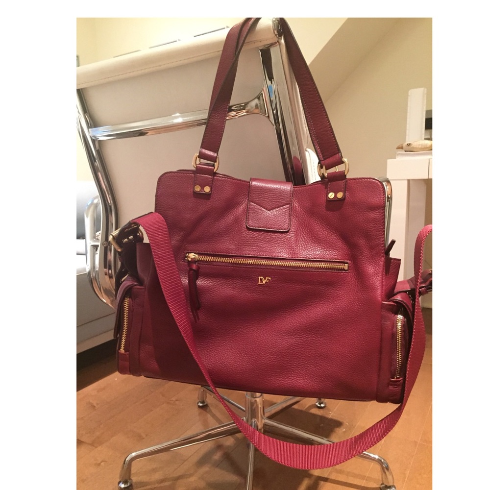🚫SOLD LIKE NEW DVF Wine Elaine Shoulder Tote Bag - Picture 4 of 8