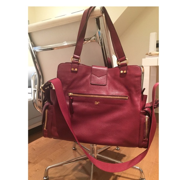 🚫SOLD LIKE NEW DVF Wine Elaine Shoulder Tote Bag - Picture 4 of 8
