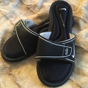 nike slide on sandals