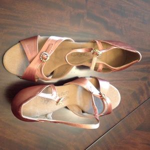 Quality ballroom dance shoes NWOT size 8