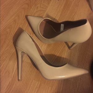 Mossimo size 7.5 nude pumps