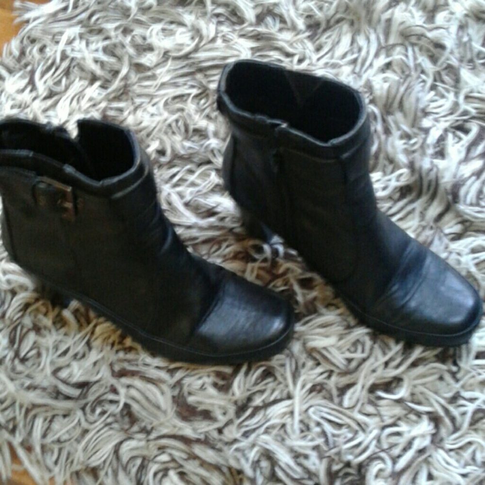 Black bootie