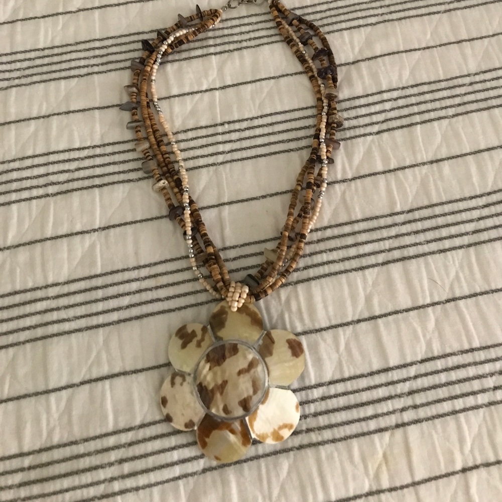 Flower shell necklace