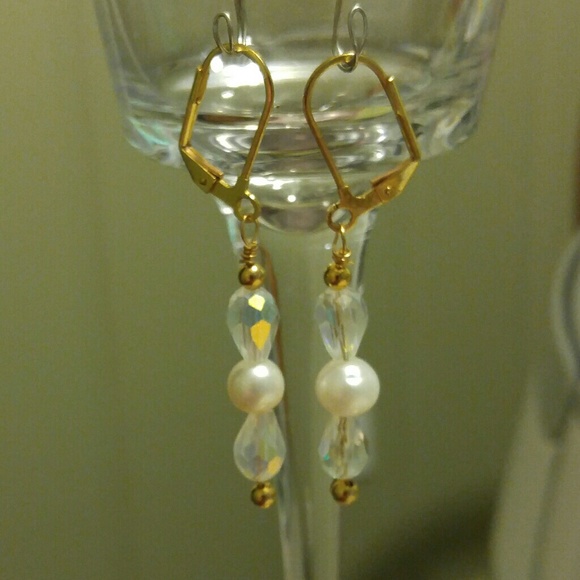 #0080 Genuine Pearl and Crystal Earrings - Picture 2 of 3