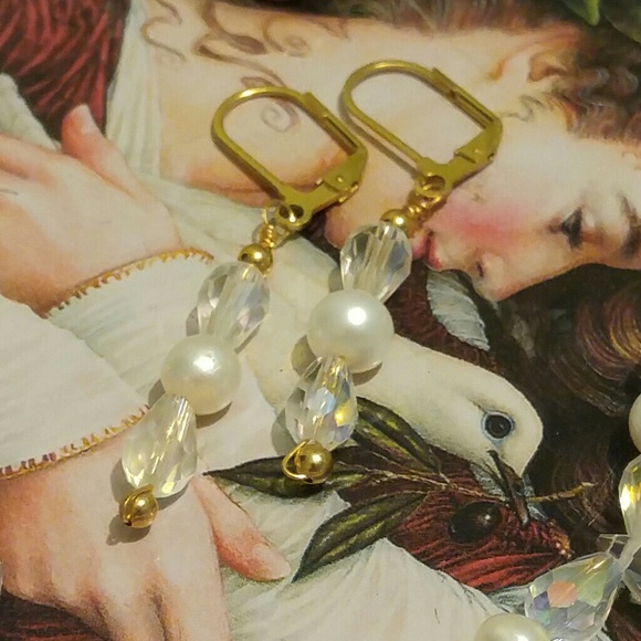 #0080 Genuine Pearl and Crystal Earrings - Picture 3 of 3