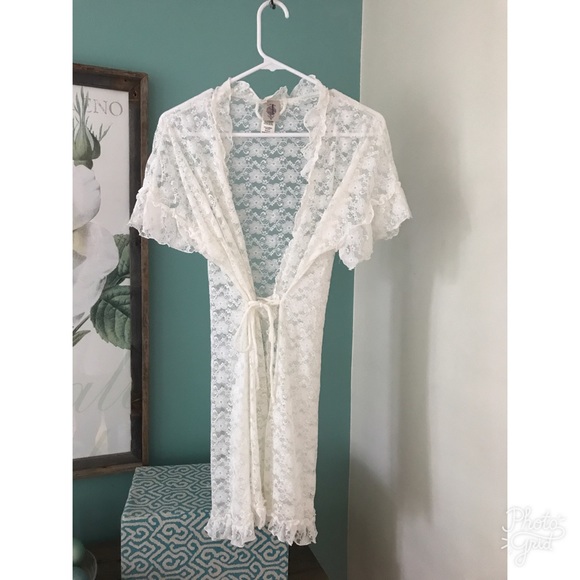 In Bloom Jonquil Lace Wrap -reduced- - Picture 2 of 2