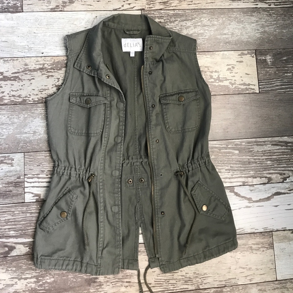 Olive vest *MISSING FRONT BUTTON*