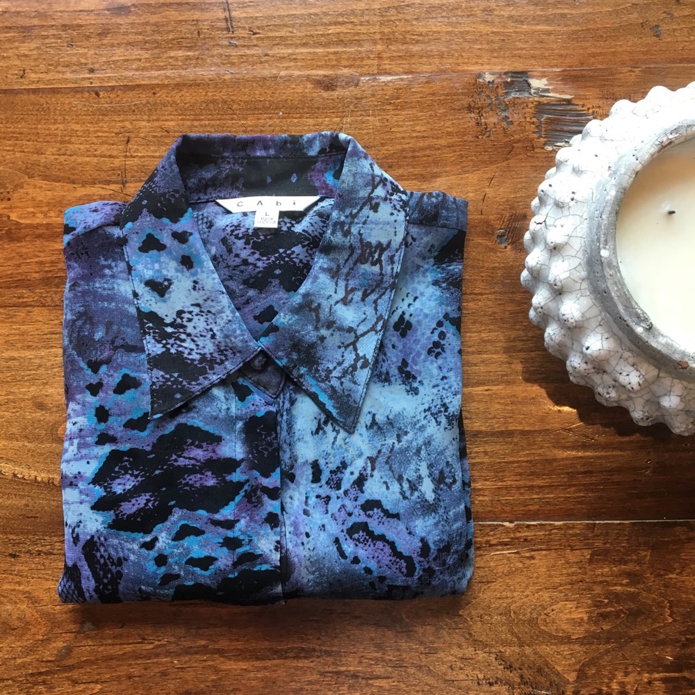 Beautiful CAbi Blue "Snakeskin" 🐍 Shirt