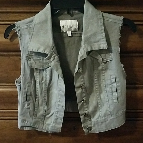 Grey short vest jacket with grey sweater - Picture 4 of 4