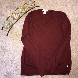 Maroon sweater! Maroon sweater!