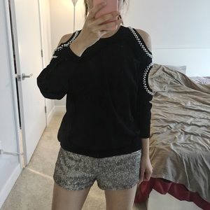 🔥 Gorgeous Pearl detail cold shoulder top