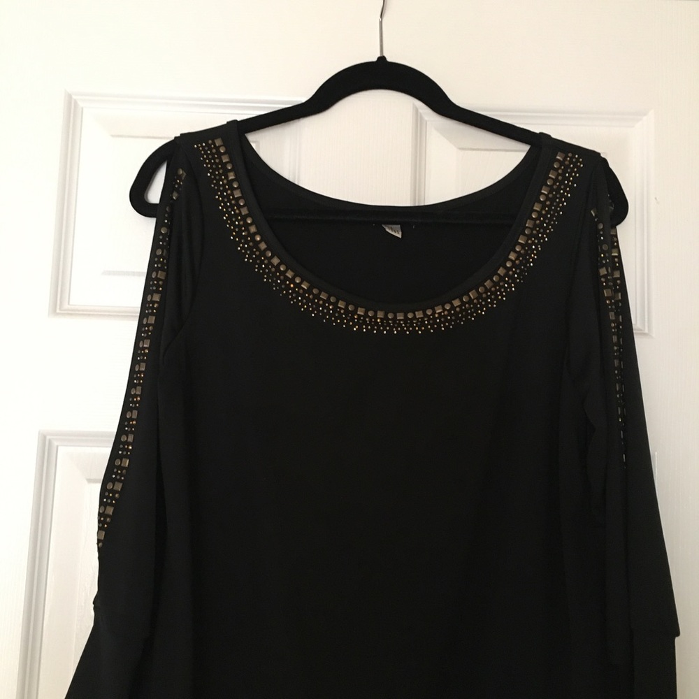 Black and gold open sleeve blouse