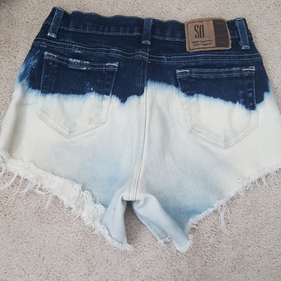 Cutoff jean shorts - Picture 2 of 3