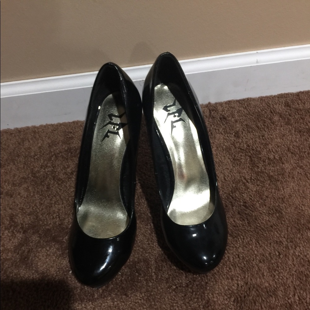 Shoes size 8