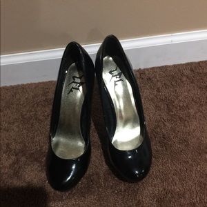 Shoes size 8