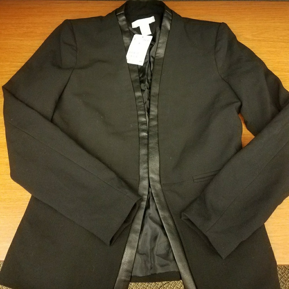 New  H & M black blazer S6.