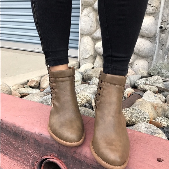 Caged Ankle Boots With Buckle - Picture 5 of 8