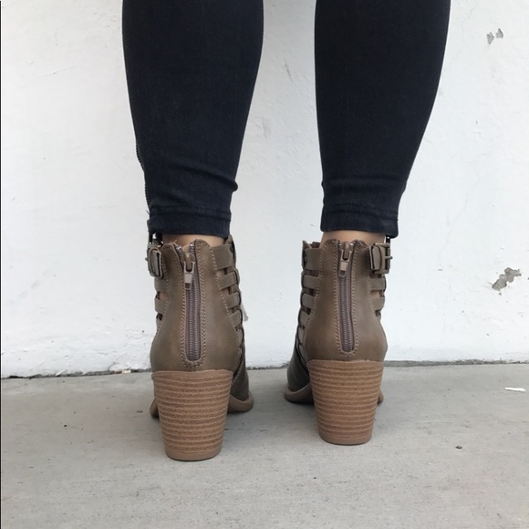 Caged Ankle Boots With Buckle - Picture 6 of 8