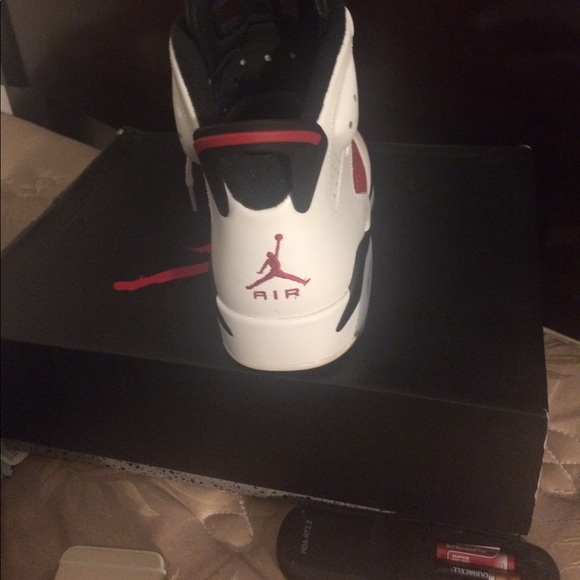 Jordan 6\'s carmin