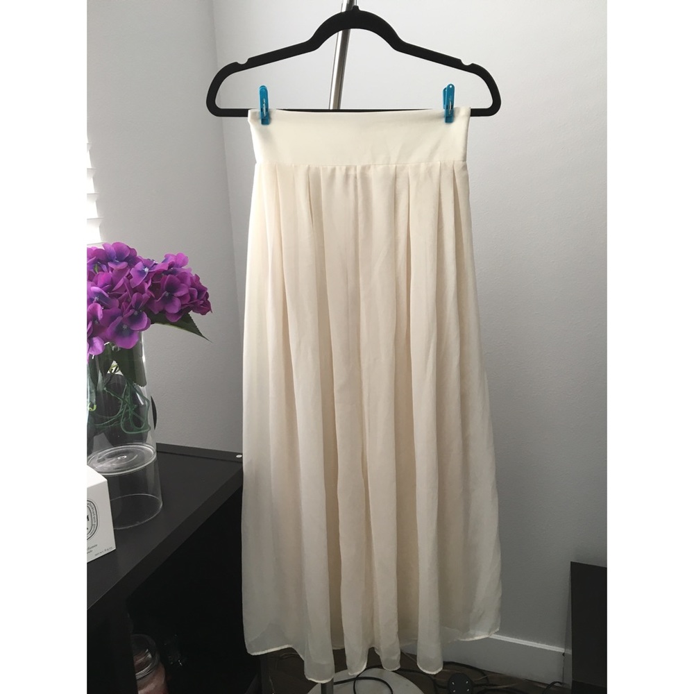 🔥 Maxi chiffon creamy maxi skirt