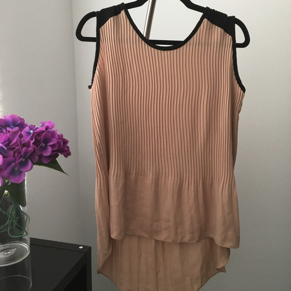 🔥 Pretty chiffon pleated top in nude color