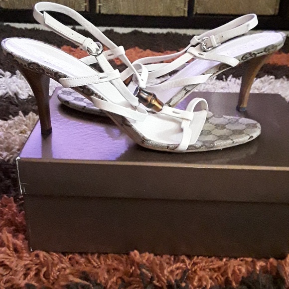 Gucci Off White Sandals - Picture 2 of 3