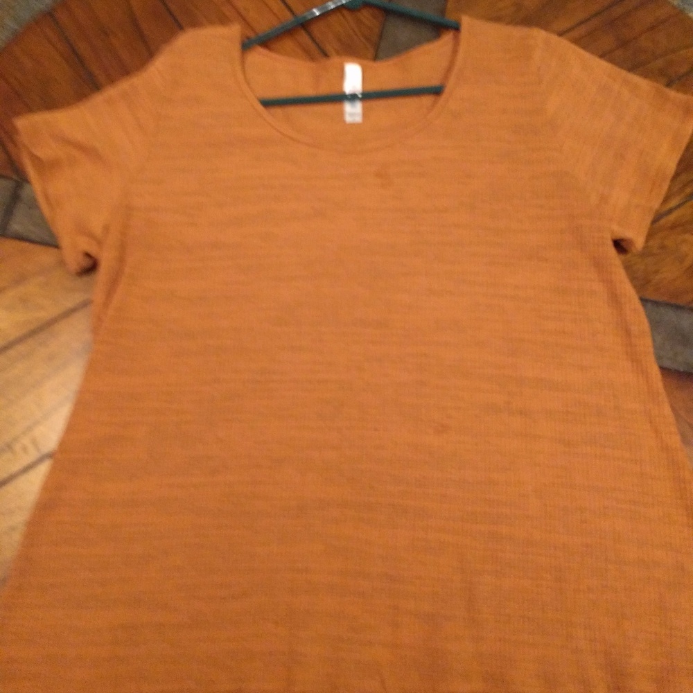 Brand New Lularoe Classic Tee Burnt Or solid XL