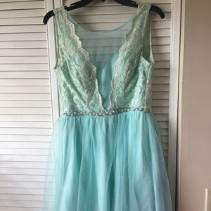 Semi formal dress. Perfect for homecoming